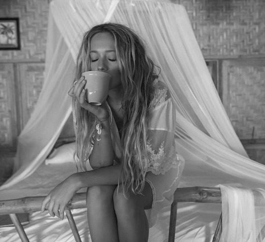 Good morning lovelies! Have a wonderful Labor Day!!! 😚
