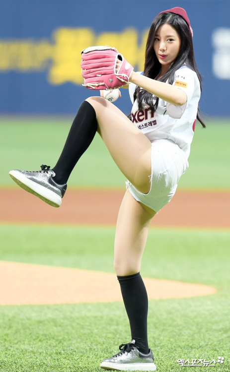 Johyun, first pitch