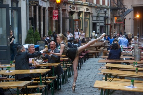 siterlas:against-a-67chevy:bluemoon5510:i-wontdance:Ballet Dancers in random situations. Link Photos