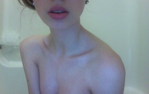 ugh-pale:  Ƹ̵Ӝ̵̨̄Ʒ PRETTY AND PALE Ƹ̵Ӝ̵̨̄Ʒ