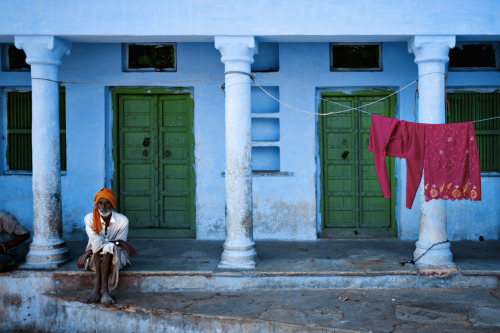 baijara:nubbsgalore:the indian city of jodhpur, otherwise known as the blue city, located in the centre of rajasthan. photos by (click pic) marji lang, adam rose, jim zuckerman, mahesh balasubramanian and steve mccurry  arabaean inspi