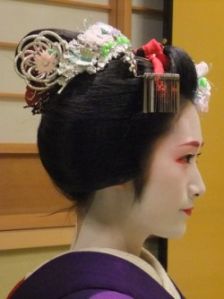 Geisha-Licious:  Kofuku In July - Kimono Patterned In Lillies (Source)