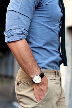 busyreadingerotica:  shemergent:There’s just something about rolled up shirt sleeves and nice forearms…  Oh, I’m with you there, shemergent!