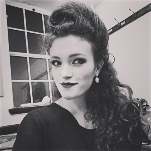 Show selfie from a while back ❤ #selfie #burlesque #pinup #pincurls #vintage #mua #victoryrolls #ukb