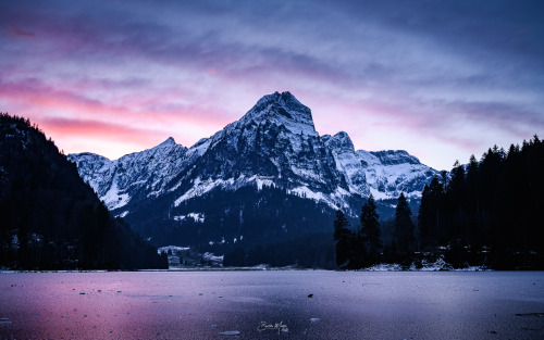 Frozen LakeNovember 2019, Näfels (Switzerland)