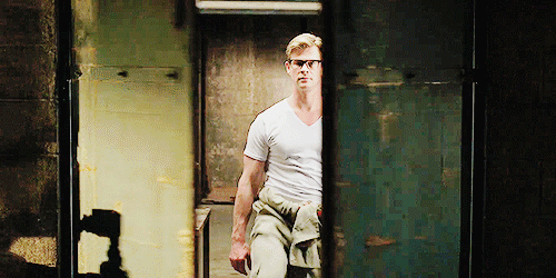 simplychrishemsworth:  Chris Hemsworth as Kevin in the new Ghostbusters trailer 