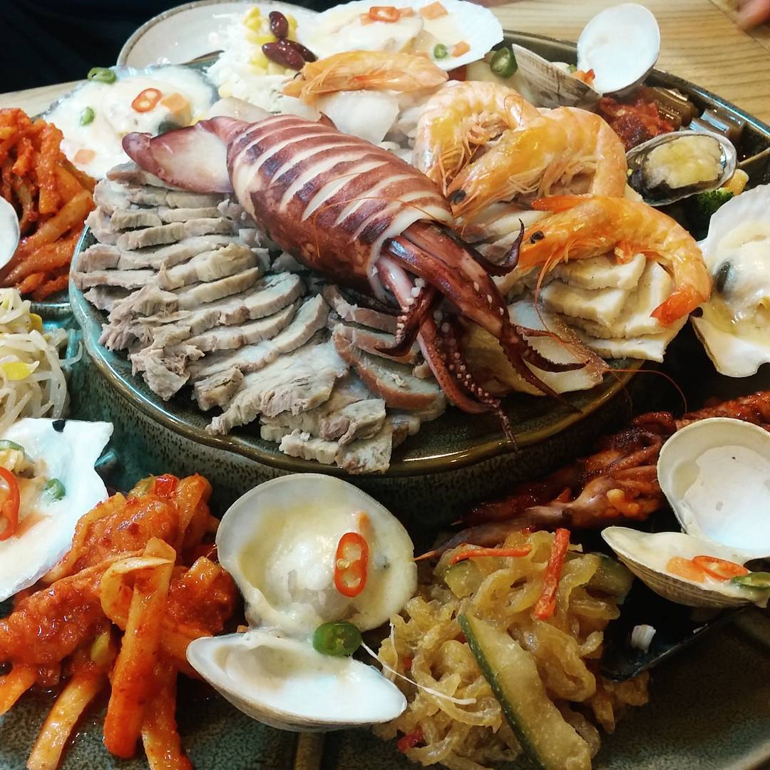 b00r00:  #해물수육보쌈 이런 것 처음이네요! 😍 #먹스타그램 #Koreanfoods