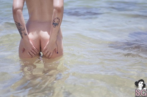 beautifulgirlsmakemesuicidal:Pebblezink Suicide 