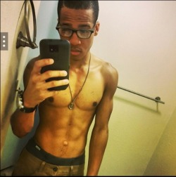 malebodyparty:Nice Body.. Average Dick. 👅