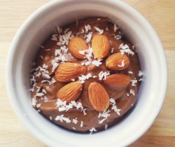 thatvegancosplayer:  healthyjeezny:  goalstopursue:  3 INGREDIENT CHOCOLATE PUDDING (RECIPE) Simple silky smooth deliciousness! vegan and gluten-free too! You need: half an avocado 1 banana 1 tablespoon of cocoa powder 1. Blitz those 3 ingredient together