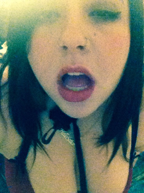 bubbly-asphyxia:  Choke me baby  gladly