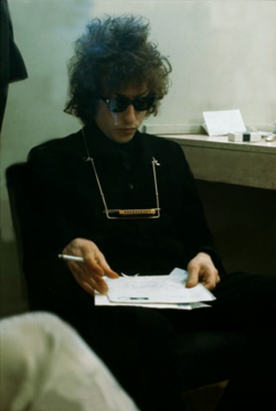  Bob Dylan, backstage 1966.© Photos by Jean-Marie