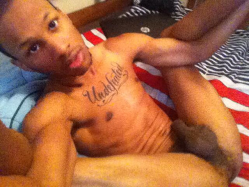 sirhoneybun:  Dat ready pose
