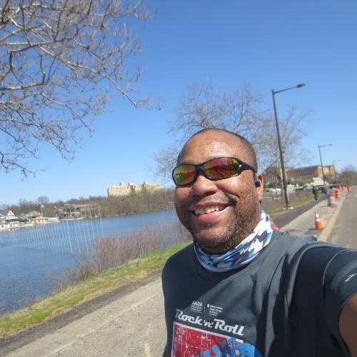 It was a nice day out today, the pollen count was low and it was the official day for #HotChocolate15kPhilly so why not run the official course? #15k #Running #Philly (at Hot Chocolate 15k...