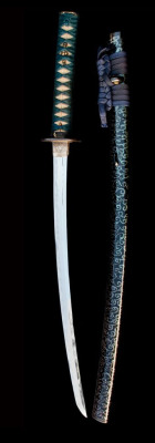 japaneseaesthetics: WAKIZASHI MOMOYAMA, katama, Sword : 16th Century Japan Steel, iron, gold, lacquer 