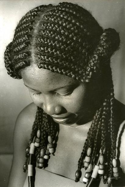 alubarika:J.D. Okhai Ojeikere was a Nigerian photographer known for his works on numerous hairstyles found in Nigeria. ‘Hairstyles’ is his most known collection depicting the unique image of the African woman.