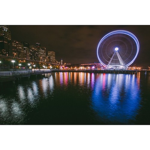 roynuesca:  Canada Tomorrow. Goodnight Seattle :) #theseattlegreatwheel #seattle #ferriswheel  (at The Seattle Great Wheel)
