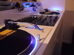 vinylandgeekstuff:  Hang the DJ 