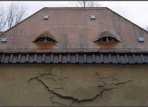 evilbuildingsblog:  I wouldn’t trust him