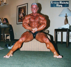 welcometomuscleville:  Yeah, he’s ruining the furniture, but you don’t fuckin’ care!