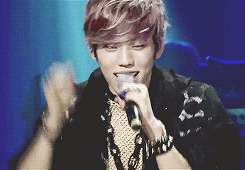  Jang Dongwoo :  Laughs 