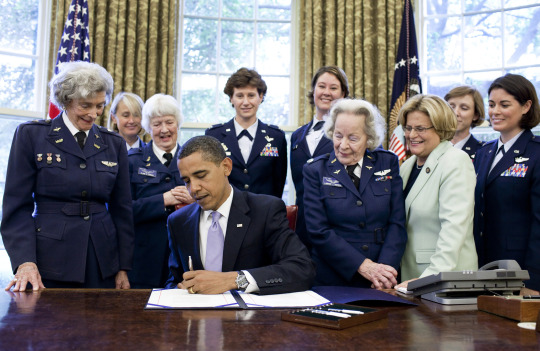 Porn Congress Approves Arlington Cemetery Burials photos