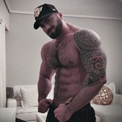 hairymacho:  http://hairymacho.tumblr.com/ 