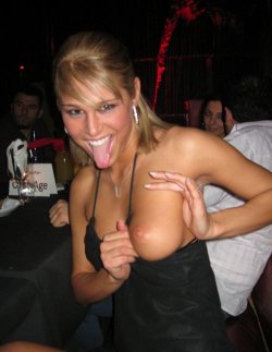 drunknsteveo:  cf-sluts:  great one tit flash !   How she gets free drinks at the bar :)