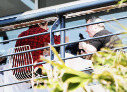 blamestyles:  Harry with Des and Gemma in Circular Quay 