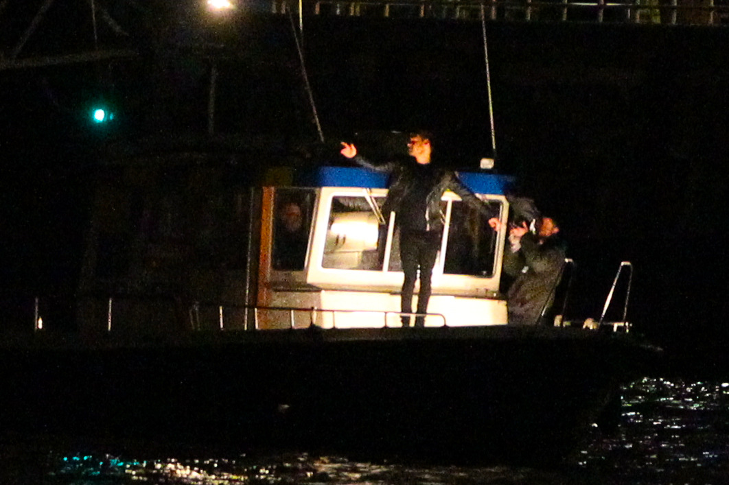 direct-news:  Liam shooting a new video onboard a police boat on the River Thames