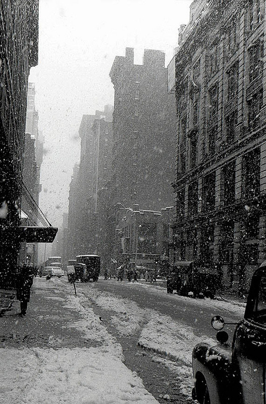 fuckyeahvintage-retro:  Snow Storm in New York City, 1958 © David Vestal 