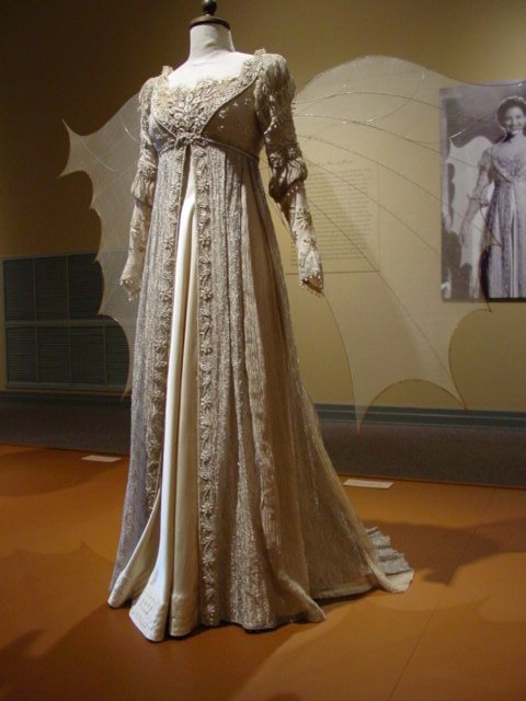 elkoi:blatentidiocy:Just Breathe Dress - Ever AfterBeautiful dress