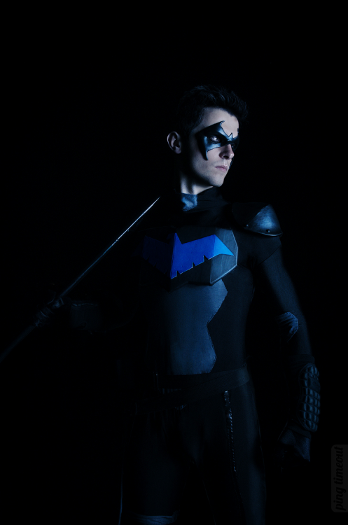 kaciart:  christopherjonesart:  cosplayblog:  Nightwing from Young Justice  Cosplayer: Grayson Fin [TM | DA | TW | VK]  Photographer: Ping Timeout [TM | DA | TW | FL]    FABULOUS Nightwing Cosplay!!!!  HRNNNGGGGGGG 