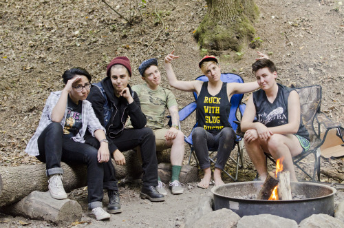 queeringfeministreality:liikewise:Queer glamping at its DAMN FINEST.@veganweedsoup @vegan-queerGood 