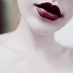 moaningxx:  sweetflattery:  I dream of having lips like this…  Uhh… You literally do lady.