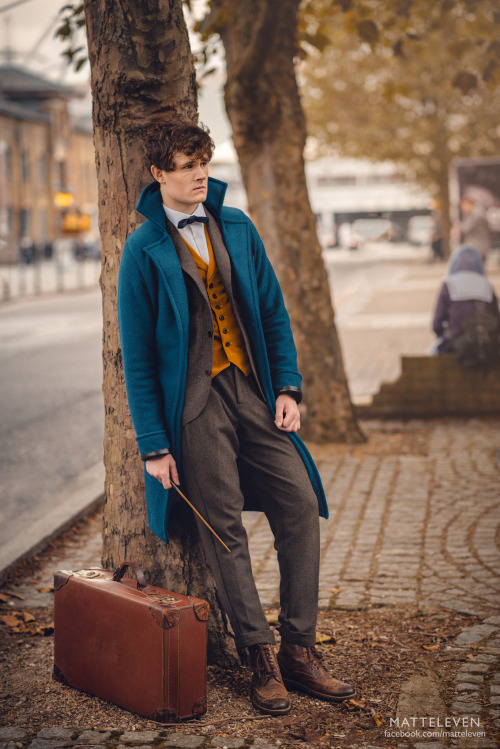 Some new photos of me in my Newt Scamander cosplay taken at MCM Expo London by Roxy and edited by me