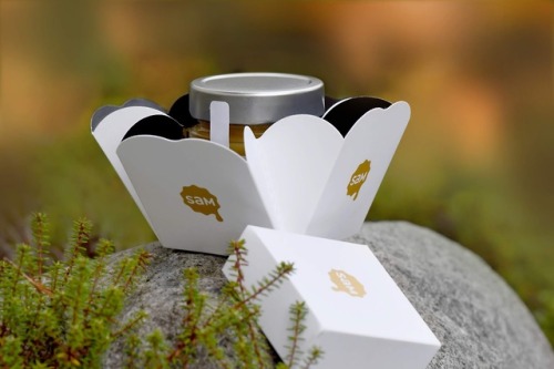 Fancy honey gift box designed by DesignCompany