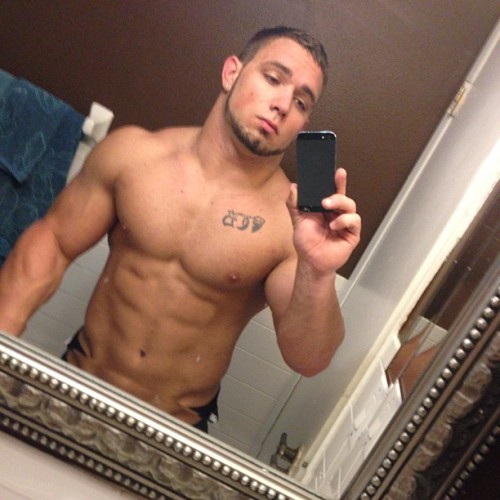 campusbeefcake:  ow, this hurts good in my pants