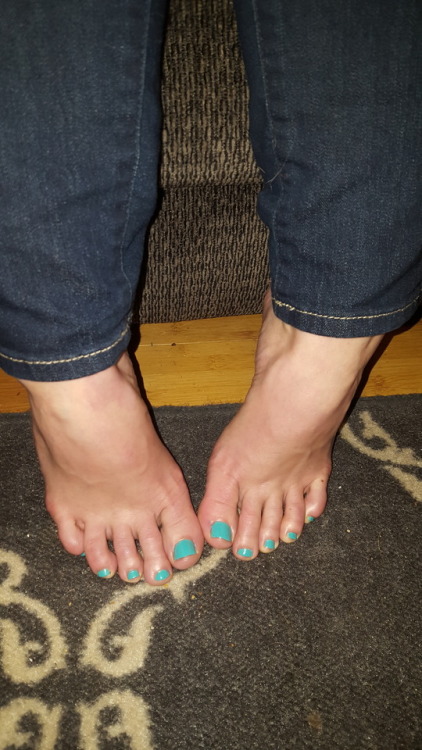 my pretty wife&rsquo;s yummy teal toes