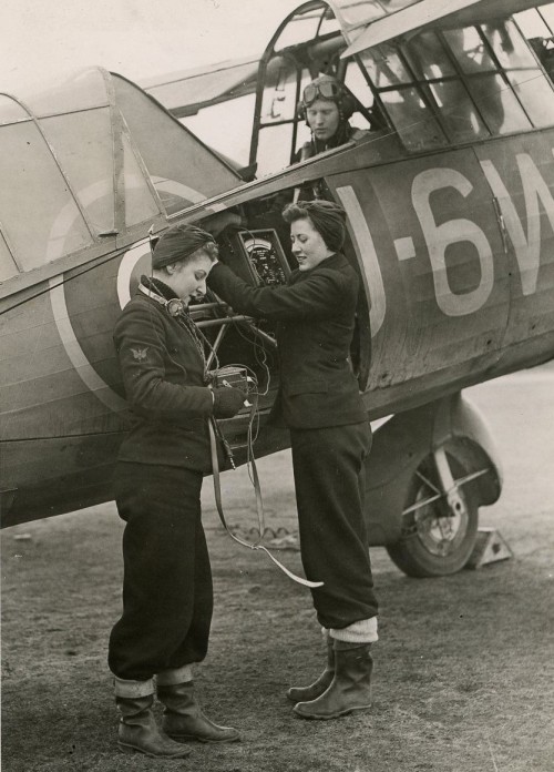 bigglesworld:Westland Lysander.  Army co-operation and liaison aircraft which had remarkable fi