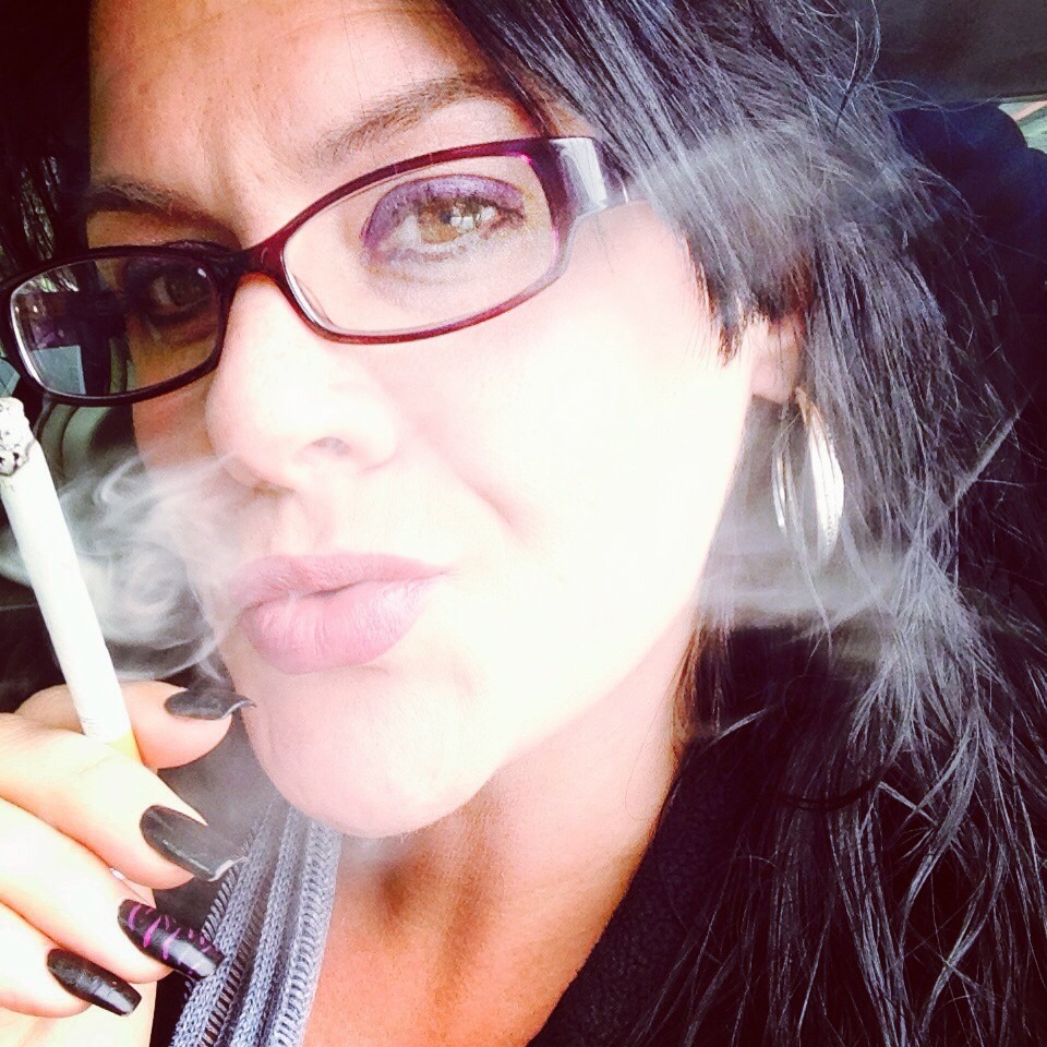 prattvillegentleman:  thisguy102030:  Wifey smoking.  So sexy ❤️❤️  Agreed!