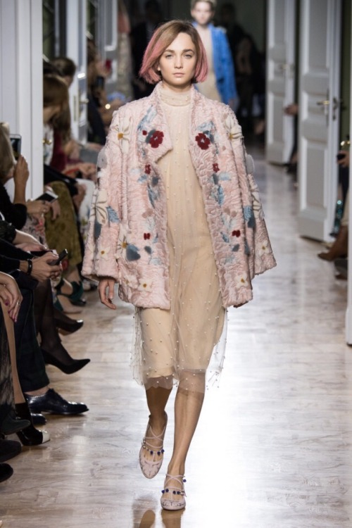 Alena Akhmadullina SS18