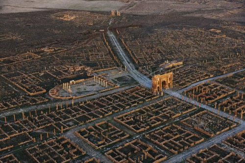 classicalmonuments:Arch of TrajanTimgad, Algeria2nd century CE12 m.  in heightThe three vaulted