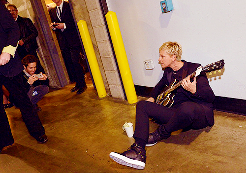 feyminism-blog:Ellen playing for money backstage at The 55th Annual GRAMMY Awards
