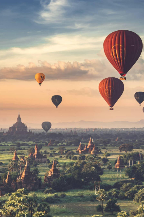 Balloons in Burma by Hendry Ong INSTAGRAM