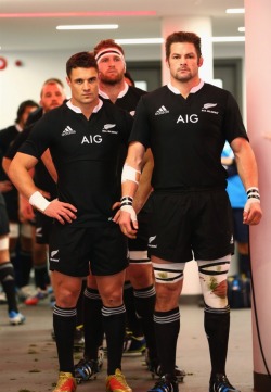 txbearguy:  rugbyfan84:  Two hot ruggers  I see Owie over Dan’s shoulder.