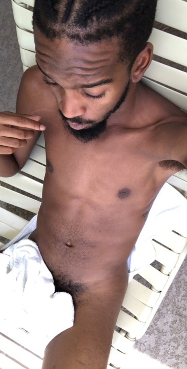 savagetiingz:  A little sun therapy