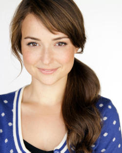 kn0wy0u:  Milana Vayntrub @ kn0wy0u.tumblr.com