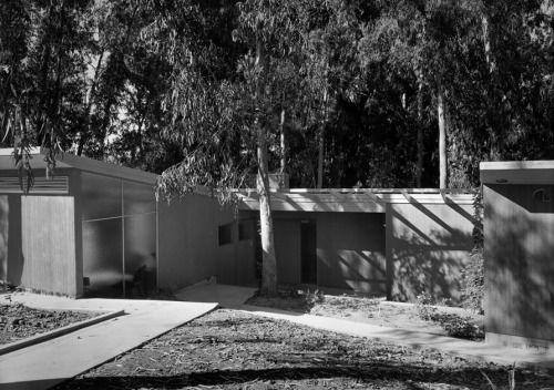 ofhouses: 826. Kemper Nomland & Kemper Jr. Nomland /// Case Study  House 10 /// Pasadena, California, USA /// 1947 (Photos: © Julius Shulman. Source: The Getty Research Institute, Julius Shulman Archive.) 