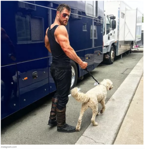 buzzfeed: weirdbuzzfeed:Excuse Me, Here Is A Very Important Photo Of Chris Hemsworth’s Arm :)